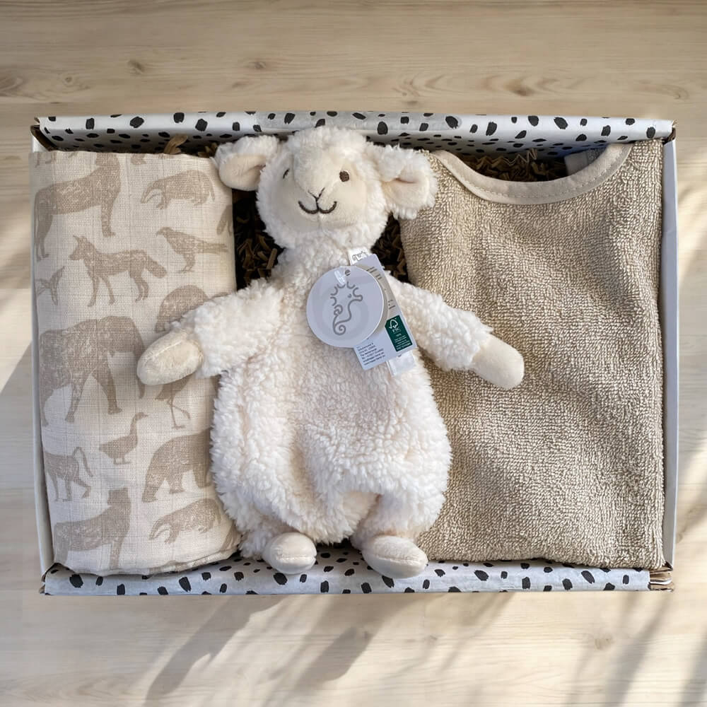 Luxe cadeaudoos Kraamcadeau met naam Siep – feestelijk verpakt babycadeau met naam