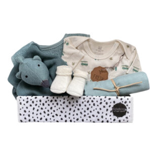 Kraamcadeau Jongen Surfboy met romper, slab, sokjes, knuffeldoekje en hydrofiele doek – stijlvol en duurzaam