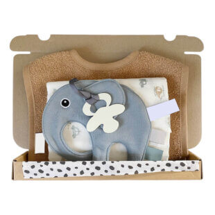 Kraamcadeau jongen Cream Blauw: cadeaubox met speendoekje, slab en hydrofiele doek in zachte tinten.