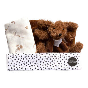 cadeaubox-labradoodle-larry Cadeaubox Labradoodle Larry – neutraal kraamcadeau met knuffeldoekje, hydrofiele doek en slab voor pasgeboren baby