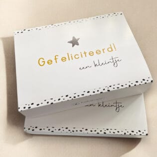 Cadeauverpakking kraamcadeau – gratis kaartje toegevoegd