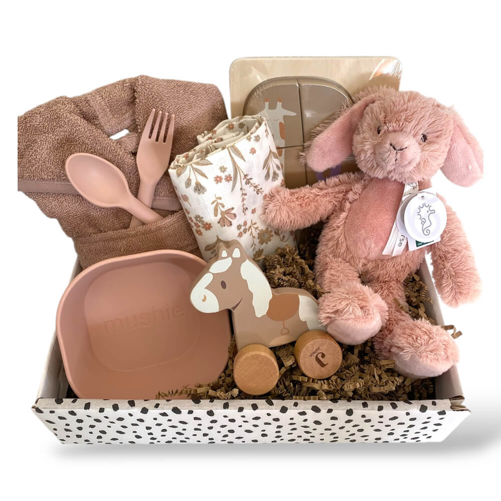 Babycadeau meisje Teddy & Giraffe box met badjasje, knuffel, hydrofiele doek, servies en houten speelgoed