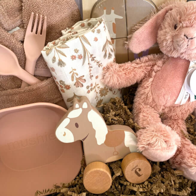 Teddy & Giraffe Babycadeau Pink Badjas, bestekje, knuffel, houten speelgoed