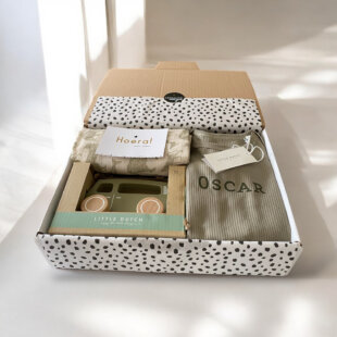 Stijlvolle ingepakte Kraamcadeau Jongen Olive Adventure set