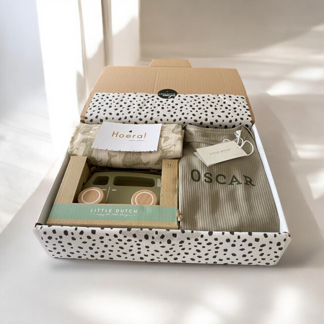 Stijlvolle ingepakte Kraamcadeau Jongen Olive Adventure set