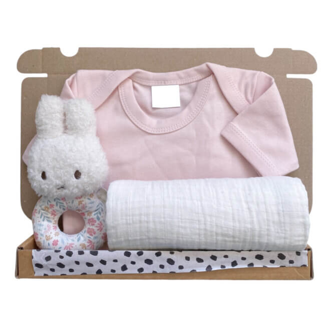Kraamcadeau Nijntje Little Dutch roze - Compleet kraamcadeaupakket met Nijntje rammelaar, romper en hydrofiele doek voor meisjes