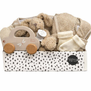 Kraamcadeau Set met naam & Badjasje, knuffel, houtenspeelgoed, hydrofiele doek