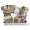 Kraamcadeau Set met naam & Badjasje, knuffel, houtenspeelgoed, hydrofiele doek