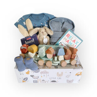 Luxe kraamcadeau 10 dagen pakket met genummerde cadeautjes, feestelijk verpakt en eventueel gepersonaliseerd met naam voor pasgeboren baby.