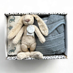 Stijlvolle cadeauverpakking Kraamcadeau Jongen Roarsome met gratis felicitatiekaart