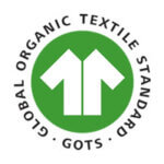 GOTS staat voor Global Organic Textile Standard, een internationaal keurmerk voor biologisch textiel dat eisen stelt aan zowel de ecologische als de sociale productieketen.